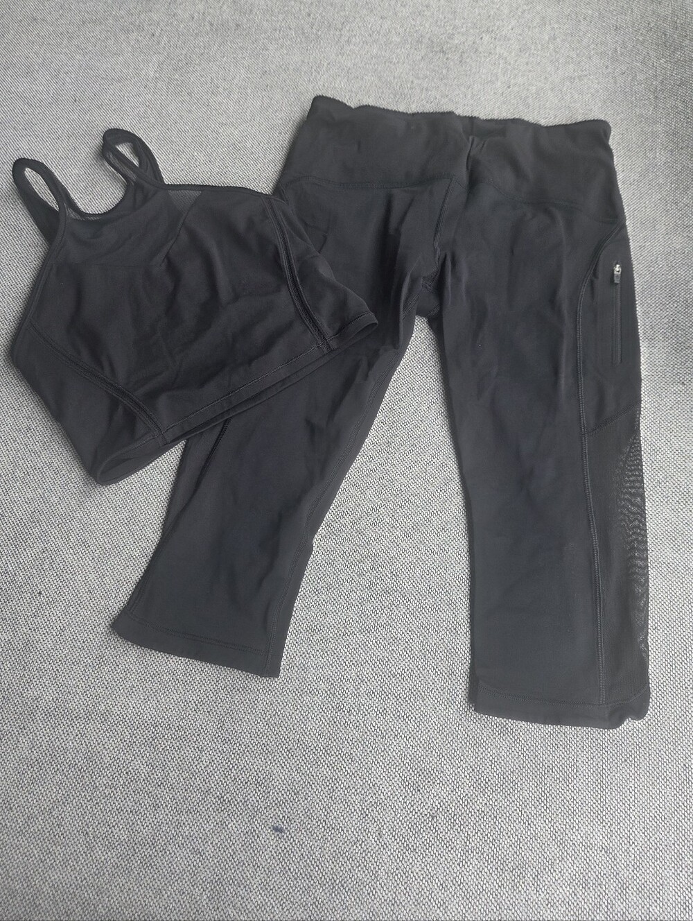 ✨ Lululemon Black Activewear Set Sports Bra 6 Capri Leggings 8 Yoga Gym - Picture 2 of 10